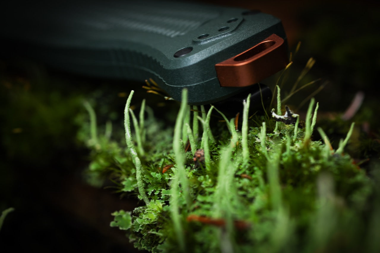 Benchmade Shootout® OTF Automatic Knife, Taiga Green Grivory®, FDE Battlewash Blade, 3.5″, Made in USA (5371FE-2601)