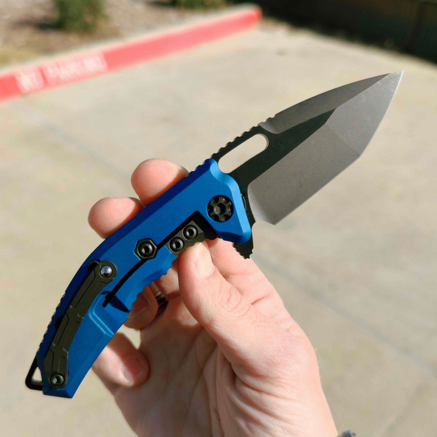 Heretic Medusa Manual TE DLC Blue Tactical, 3″ MagnaCut Tanto Blade, Made in USA (H009-6A-BLU)