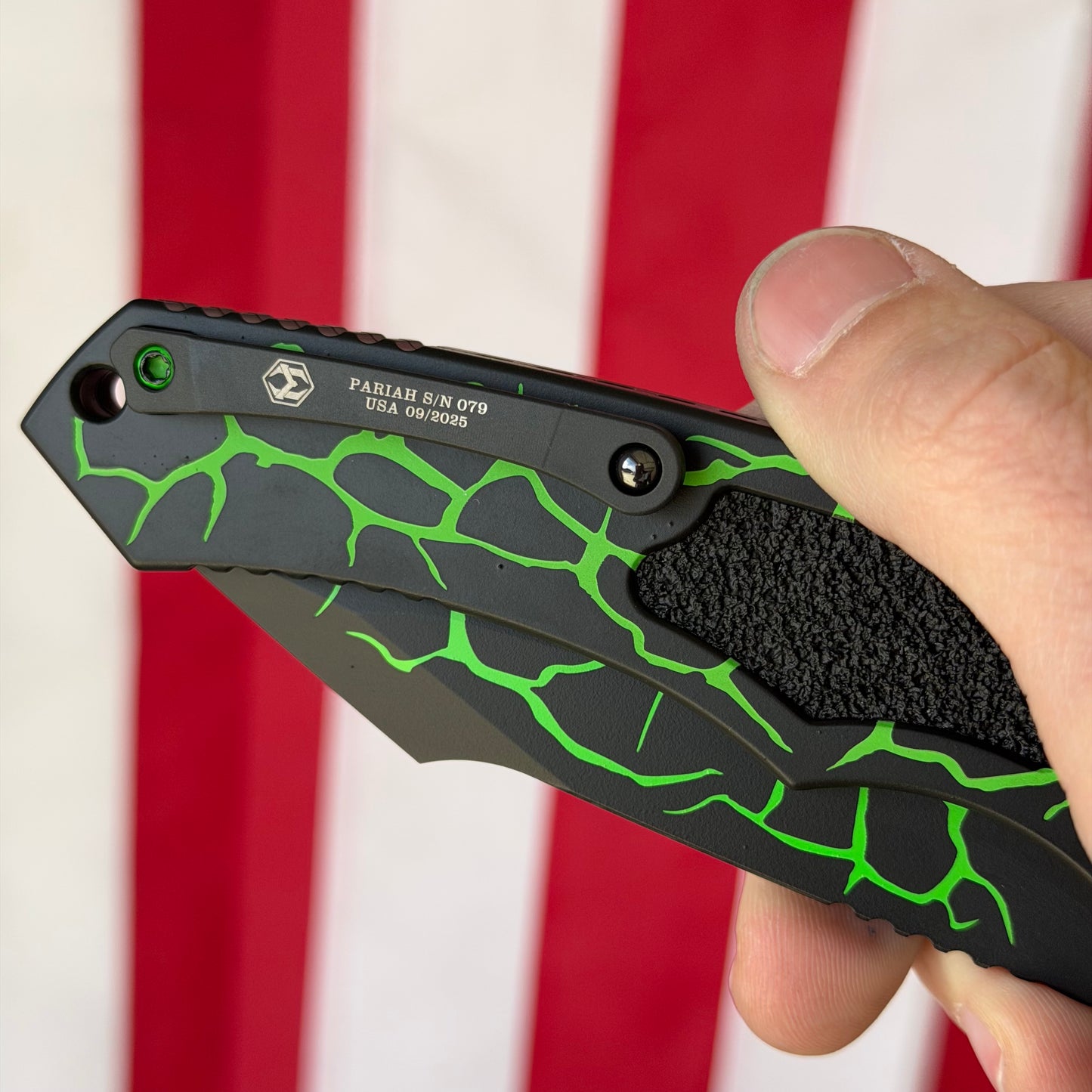 Heretic Pariah Toxic Magma Green Aluminum 3.75 inch MagnaCut Automatic Button Lock Knife – Made in USA (H048MAGTX)
