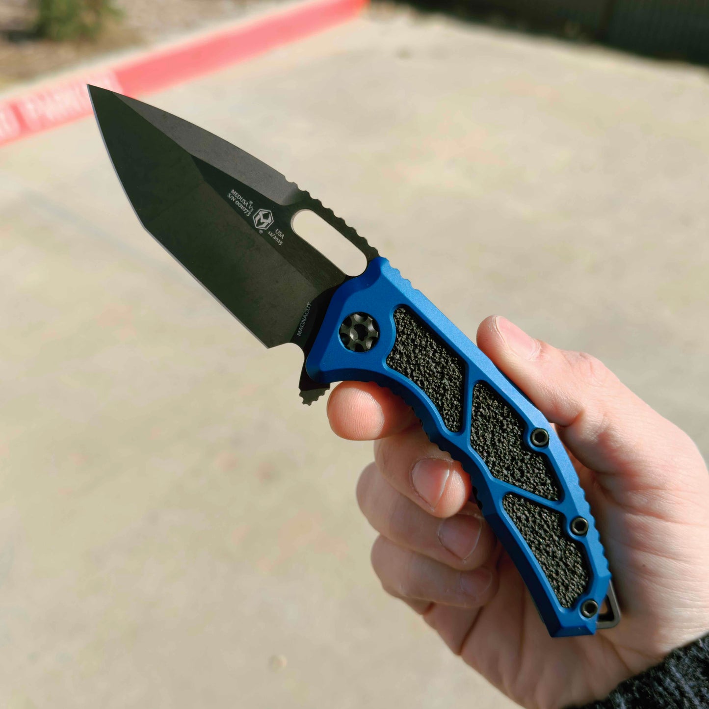Heretic Medusa Manual TE DLC Blue Tactical, 3″ MagnaCut Tanto Blade, Made in USA (H009-6A-BLU)