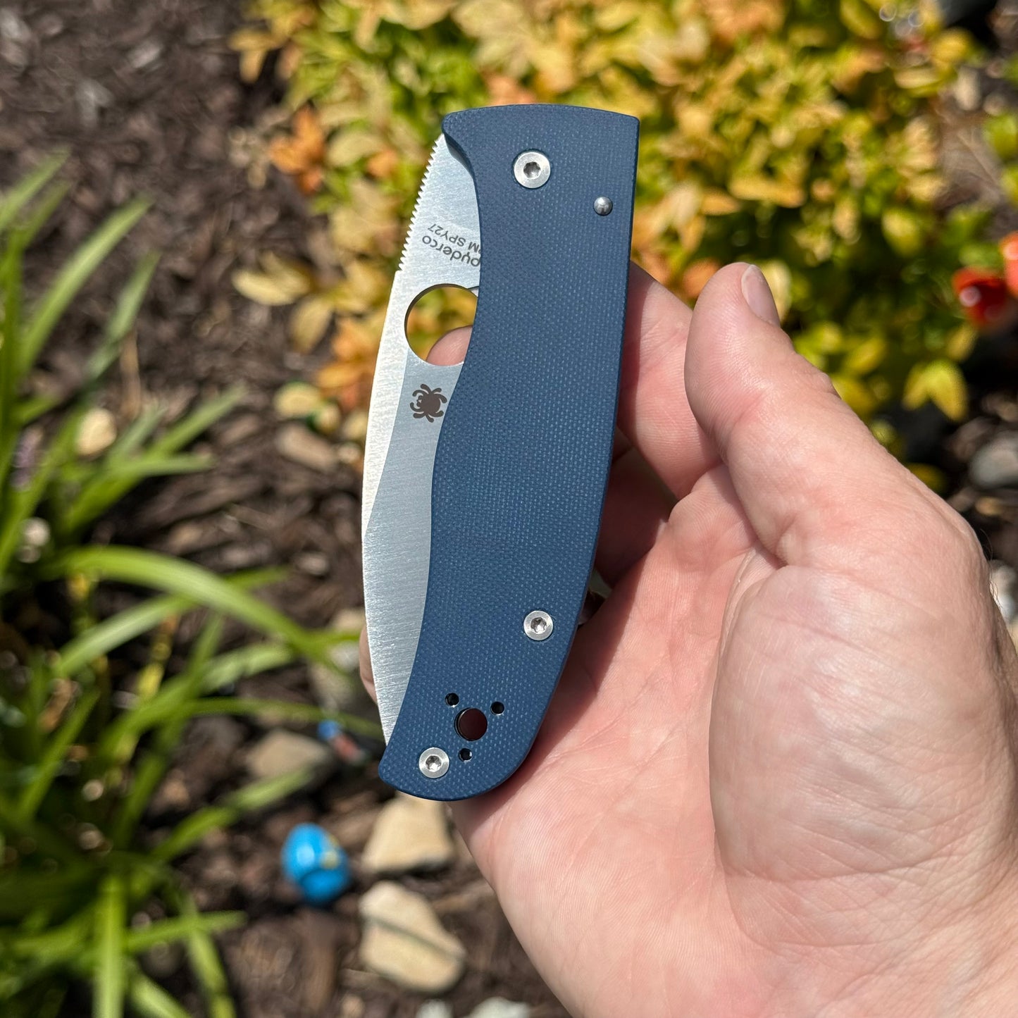 Spyderco Bodacious Knife – Cobalt Blue G‑10 Handle, CPM SPY27 Blade, Compression Lock – Made in USA (SC263GPCBL)