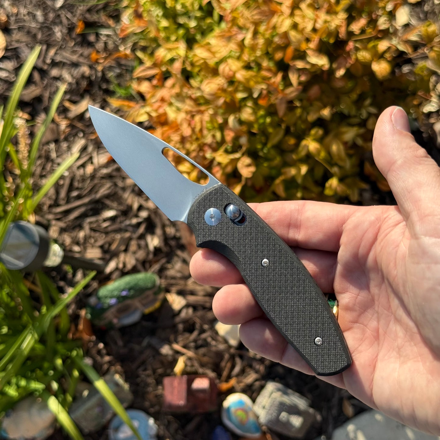 TRM BULLDOG Carbon Fiber Textured, 2.9″ CPM 20CV Blade, Made in USA (Bulldog Rev. B)