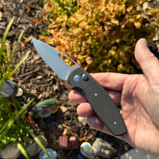 TRM BULLDOG Carbon Fiber Textured, 2.9″ CPM 20CV Blade, Made in USA (Bulldog Rev. B)