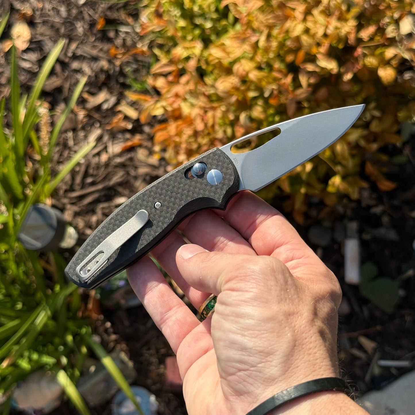 TRM BULLDOG Carbon Fiber Textured, 2.9″ CPM 20CV Blade, Made in USA (Bulldog Rev. B)