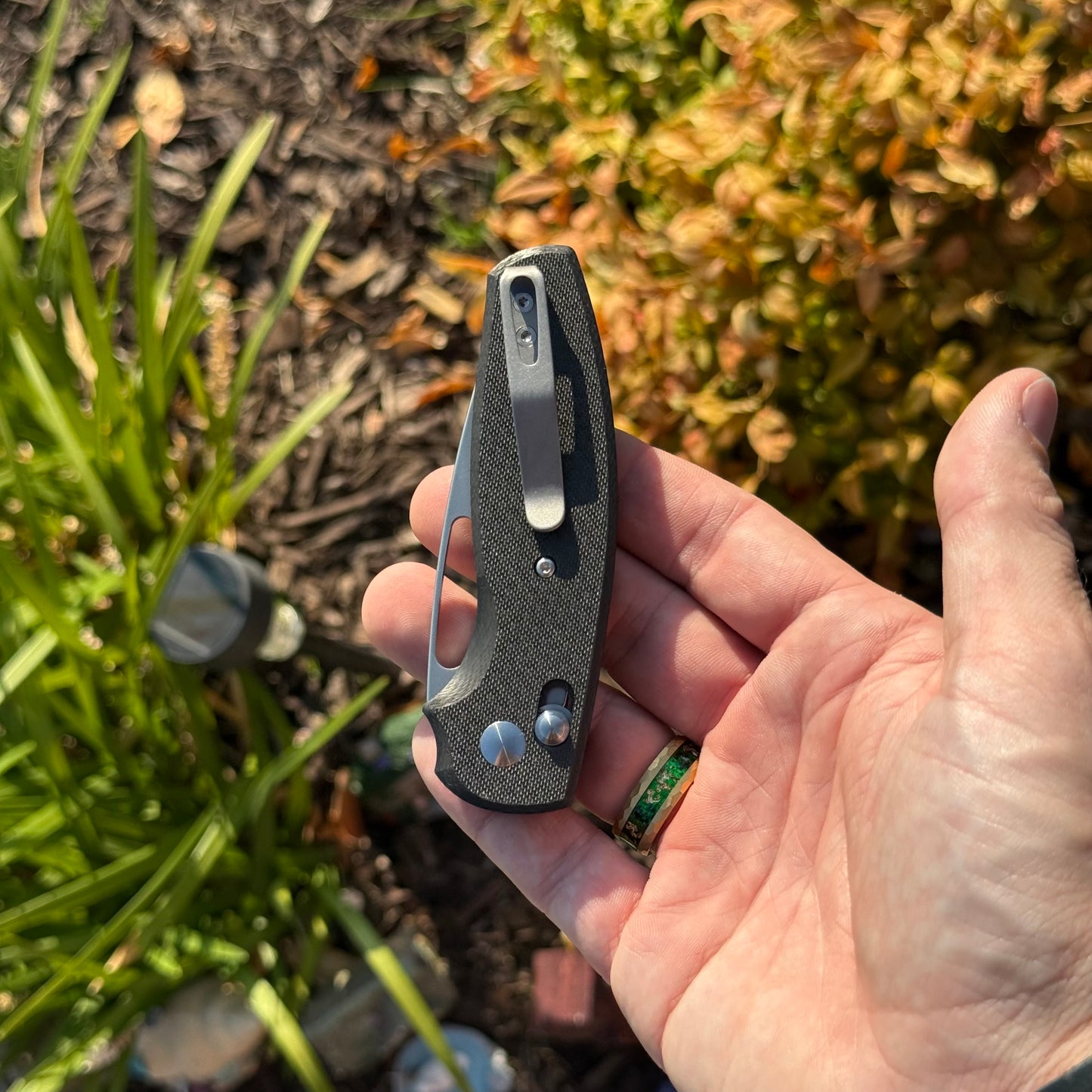 TRM BULLDOG Carbon Fiber Textured, 2.9″ CPM 20CV Blade, Made in USA (Bulldog Rev. B)