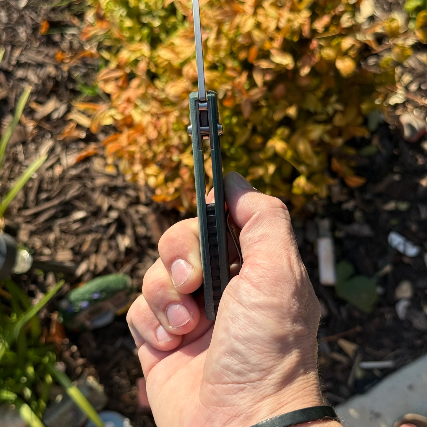 TRM BULLDOG Carbon Fiber Textured, 2.9″ CPM 20CV Blade, Made in USA (Bulldog Rev. B)